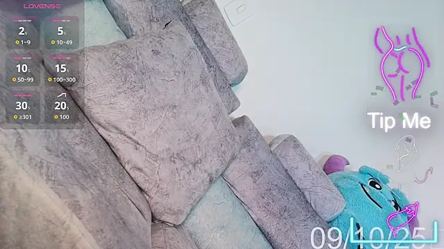 Kenia Fox online show from 10-10-25, 06:34