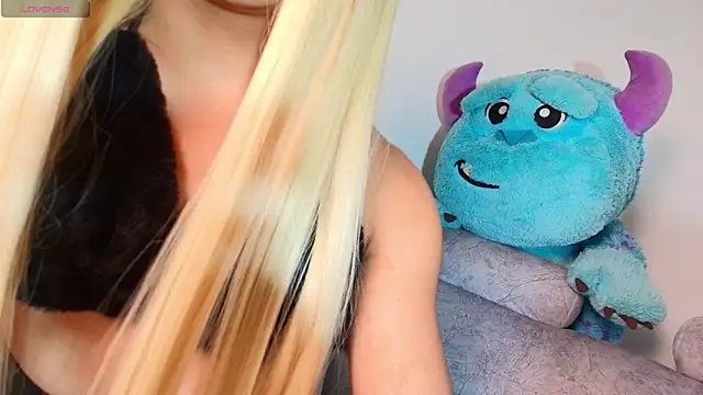 Kenia Fox online show from 11-04-25, 06:29