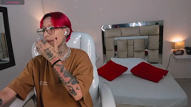 ravengreen  online show from 01-24-25, 07:49