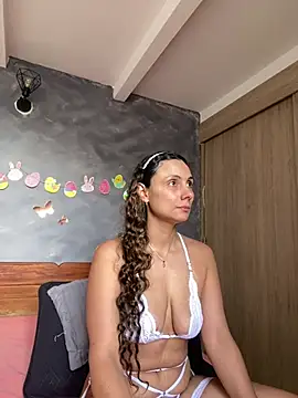Snapshot of MafeeRoss chatting on 04-07-26, 08:09 MafeeRoss online show from 04-07-26, 08:09