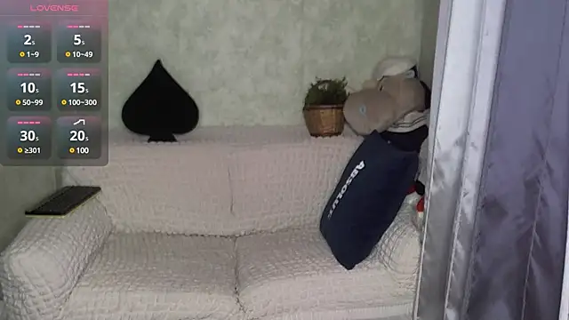 Snapshot of rossi_r chatting on 12-30-24, 06:16 rossi r online show from 12-30-24, 06:16