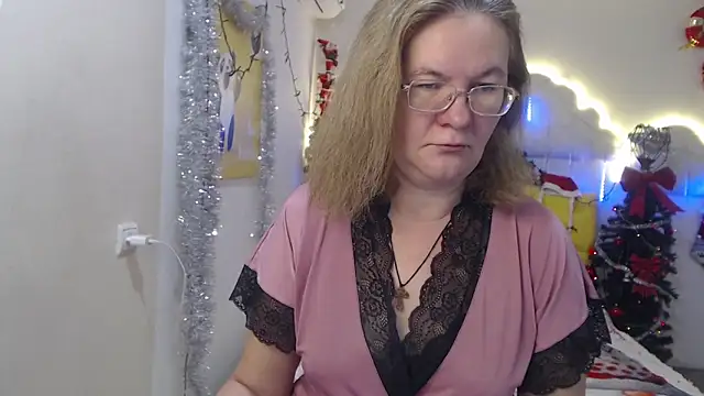 Snapshot of HolyMilfa chatting on 12-13-24, 07:25 HolyMilfa online show from 12-13-24, 07:25