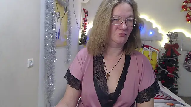 Snapshot of HolyMilfa chatting on 12-13-24, 10:30 HolyMilfa online show from 12-13-24, 10:30