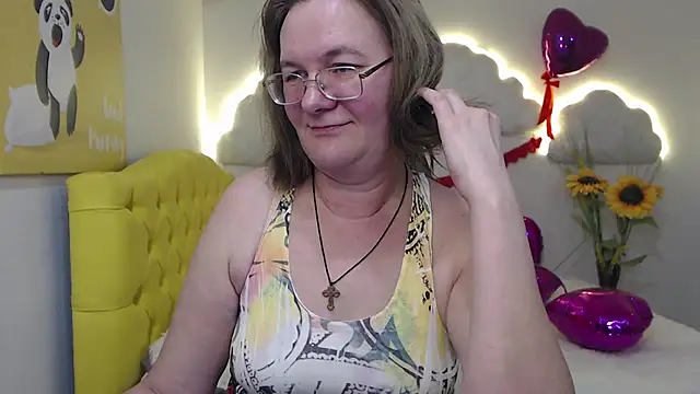 Snapshot of HolyMilfa chatting on 02-14-25, 04:41 HolyMilfa online show from 02-14-25, 04:41