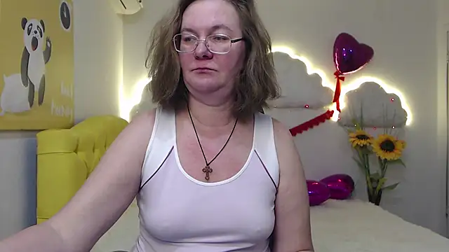 Snapshot of HolyMilfa chatting on 02-21-25, 11:01 HolyMilfa online show from 02-21-25, 11:01