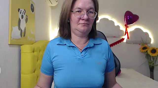 Snapshot of HolyMilfa chatting on 03-20-25, 11:05 HolyMilfa online show from 03-20-25, 11:05