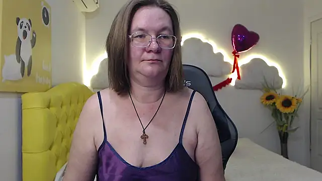 Snapshot of HolyMilfa chatting on 03-21-25, 11:01 HolyMilfa online show from 03-21-25, 11:01