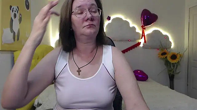 Snapshot of HolyMilfa chatting on 03-22-25, 02:03 HolyMilfa online show from 03-22-25, 02:03