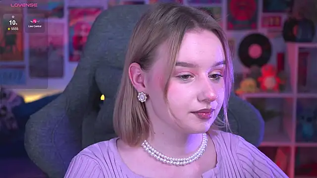 AdeleLoomis online show from 12-18-24, 11:30