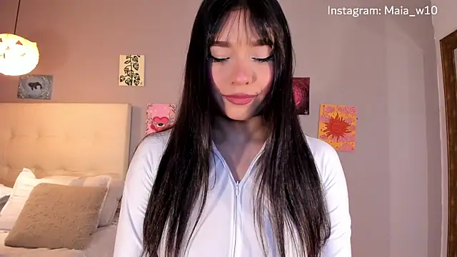 Snapshot of Maia_W10 chatting on 06-27-26, 12:22 Maia W10 online show from 06-27-26, 12:22