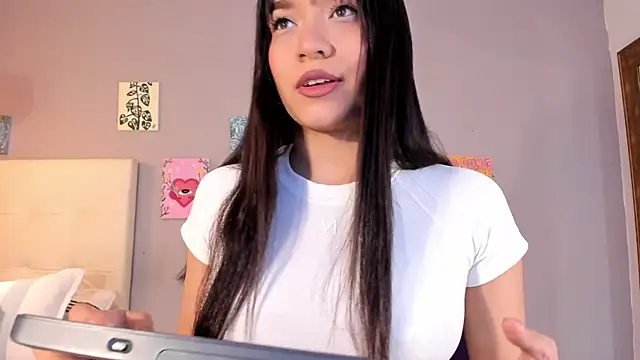Snapshot of Maia_W10 chatting on 06-28-26, 03:29 Maia W10 online show from 06-28-26, 03:29