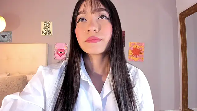 Snapshot of Maia_W10 chatting on 07-06-26, 12:24 Maia W10 online show from 07-06-26, 12:24