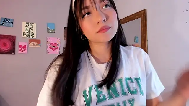 Snapshot of Maia_W10 chatting on 07-25-26, 12:36 Maia W10 online show from 07-25-26, 12:36