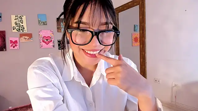 Snapshot of Maia_W10 chatting on 07-27-26, 12:23 Maia W10 online show from 07-27-26, 12:23