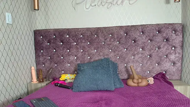 VALENTINA3x online show from 04-30-26, 02:29
