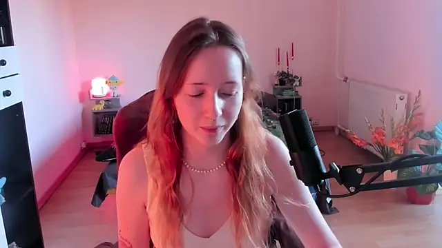 OddlyFamiliar online show from 08-04-26, 02:30
