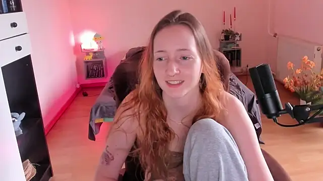 OddlyFamiliar online show from 08-09-26, 01:49
