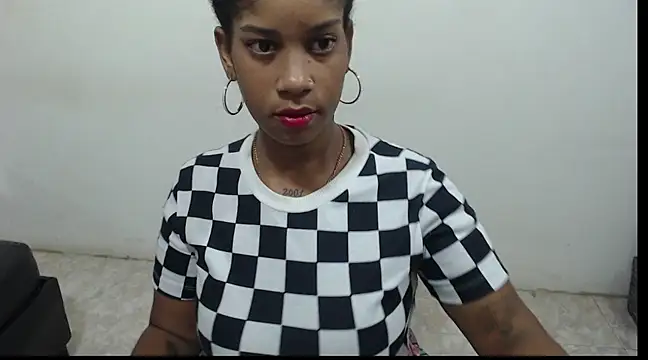 Snapshot of CanellaHill chatting on 12-10-24, 04:56 CanellaHill online show from 12-10-24, 04:56