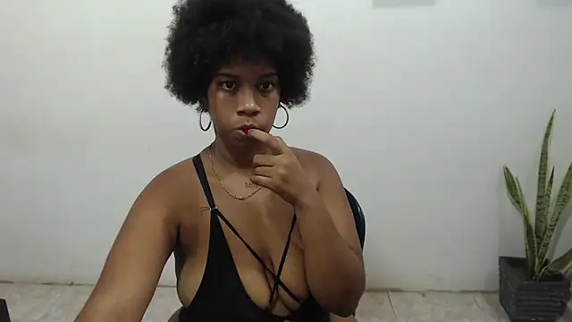 Snapshot of CanellaHill chatting on 12-11-24, 04:18 CanellaHill online show from 12-11-24, 04:18