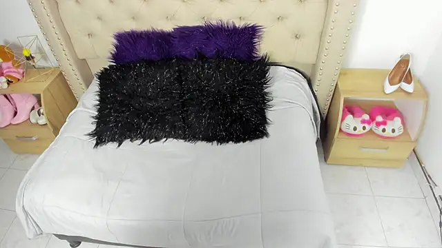 AngeleRoux online show from 12-11-24, 01:05