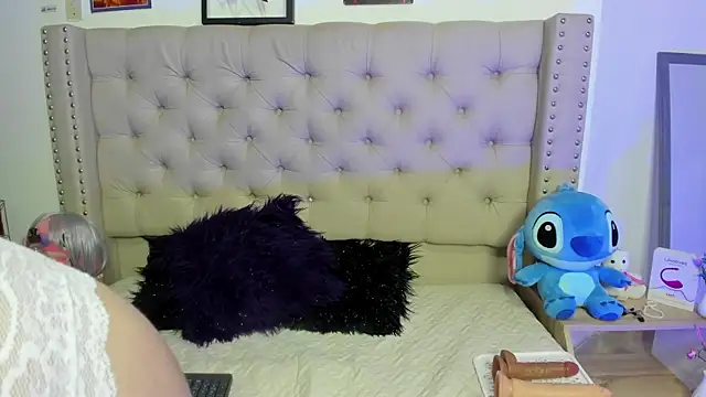 AngeleRoux online show from 02-08-25, 04:57