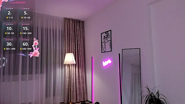 JuicyyPeach  online show from 03-04-25, 12:07