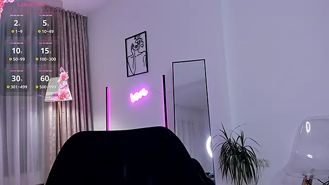 JuicyyPeach  online show from 03-04-25, 11:43