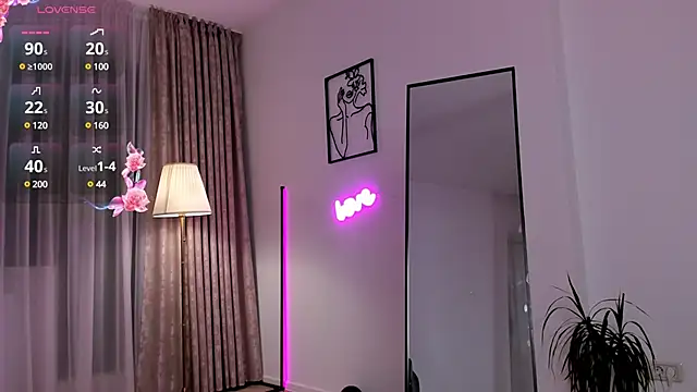 JuicyyPeach  online show from 03-12-25, 12:20