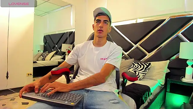 DimitryHank online show from 12-28-24, 05:35