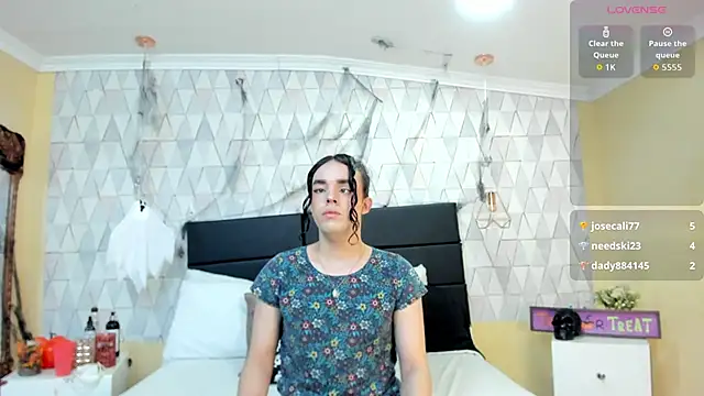 JustinePerry online show from 10-27-25, 03:32