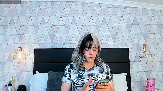 JustinePerry online show from 11-26-25, 03:40