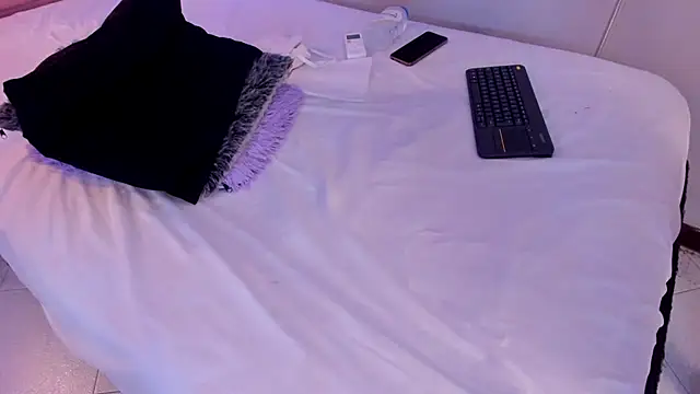 Snapshot of megan_100 chatting on 12-10-24, 11:08 megan 100 online show from 12-10-24, 11:08