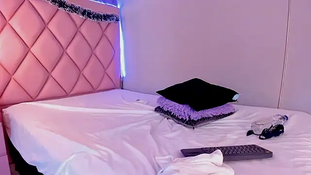 Snapshot of megan_100 chatting on 12-11-24, 11:00 megan 100 online show from 12-11-24, 11:00