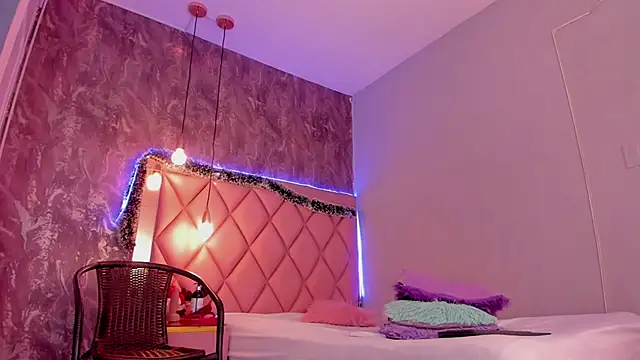 Snapshot of megan_100 chatting on 12-27-24, 01:11 megan 100 online show from 12-27-24, 01:11