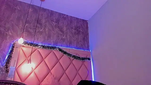 Snapshot of megan_100 chatting on 12-28-24, 10:02 megan 100 online show from 12-28-24, 10:02