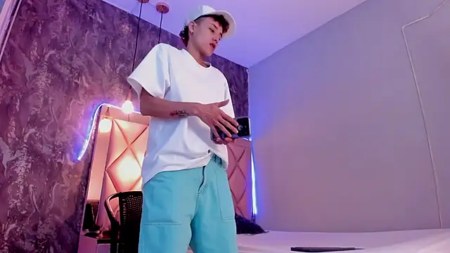 Snapshot of megan_100 chatting on 01-12-25, 07:10 megan 100 online show from 01-12-25, 07:10