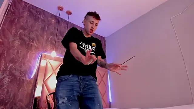 Snapshot of megan_100 chatting on 01-21-25, 07:06 megan 100 online show from 01-21-25, 07:06