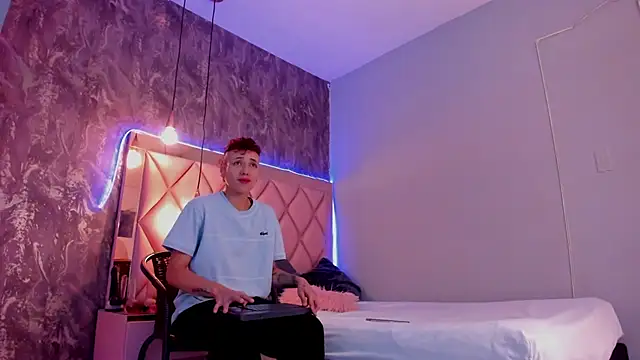 Snapshot of megan_100 chatting on 01-23-25, 06:56 megan 100 online show from 01-23-25, 06:56