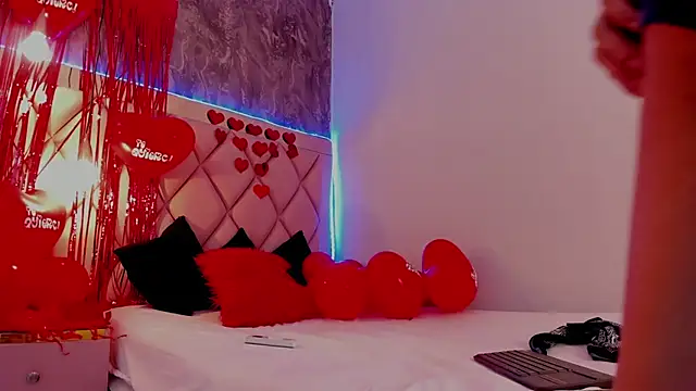 Snapshot of megan_100 chatting on 02-16-25, 06:43 megan 100 online show from 02-16-25, 06:43