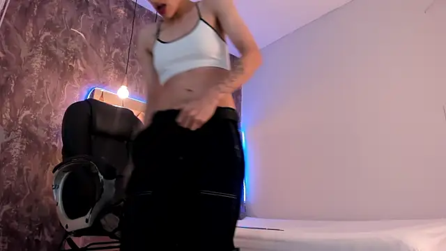 Snapshot of megan_100 chatting on 02-27-25, 06:31 megan 100 online show from 02-27-25, 06:31