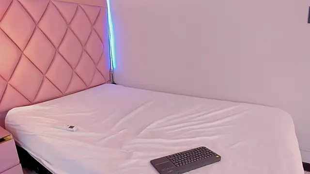 Snapshot of megan_100 chatting on 03-14-25, 10:05 megan 100 online show from 03-14-25, 10:05