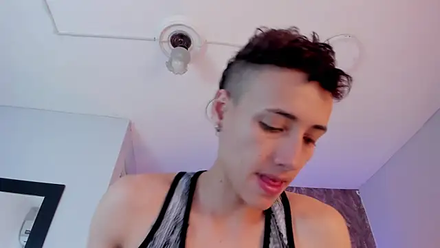 Snapshot of megan_100 chatting on 03-16-25, 01:28 megan 100 online show from 03-16-25, 01:28