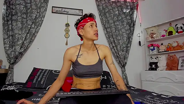 Snapshot of megan_100 chatting on 09-18-25, 07:05 megan 100 online show from 09-18-25, 07:05