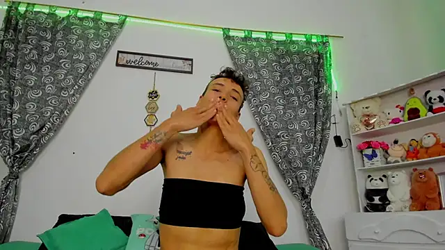 Snapshot of megan_100 chatting on 09-24-25, 06:55 megan 100 online show from 09-24-25, 06:55