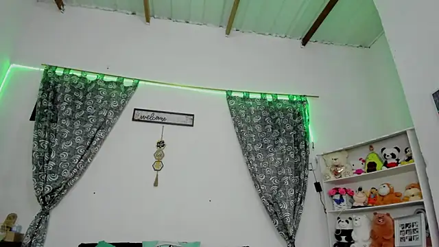 Snapshot of megan_100 chatting on 09-25-25, 07:06 megan 100 online show from 09-25-25, 07:06