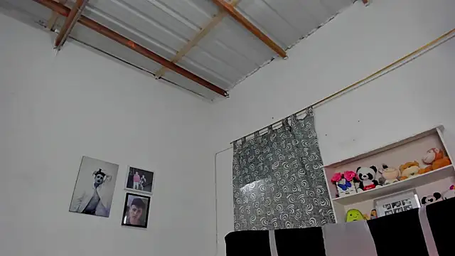 Snapshot of megan_100 chatting on 10-27-25, 06:45 megan 100 online show from 10-27-25, 06:45