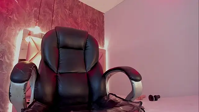 Snapshot of megan_100 chatting on 05-13-26, 06:38 megan 100 online show from 05-13-26, 06:38