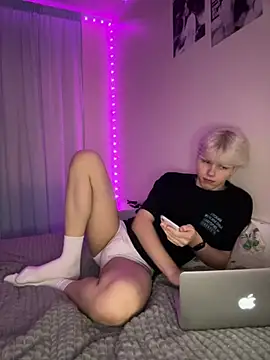 Snapshot of metratok chatting on 12-17-24, 04:32 metratok online show from 12-17-24, 04:32