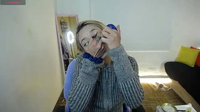 Snapshot of 911Calling chatting on 12-19-24, 08:23 911Calling online show from 12-19-24, 08:23