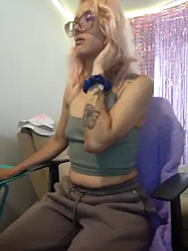 Snapshot of 911Calling chatting on 02-28-25, 09:44 911Calling online show from 02-28-25, 09:44